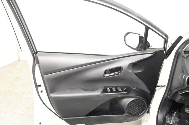 2016 Toyota Prius Four Touring w/ Leather / Nav/ photo