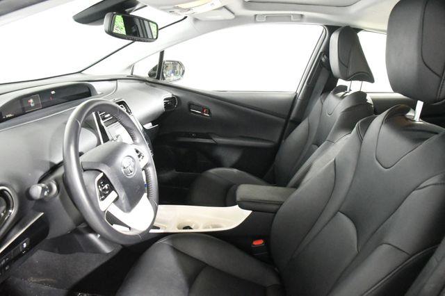 2016 Toyota Prius Four Touring w/ Leather / Nav/ photo