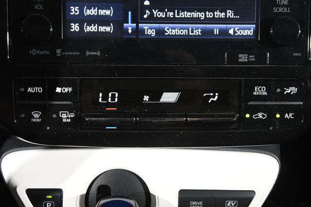 2016 Toyota Prius Four Touring w/ Leather / Nav/ photo