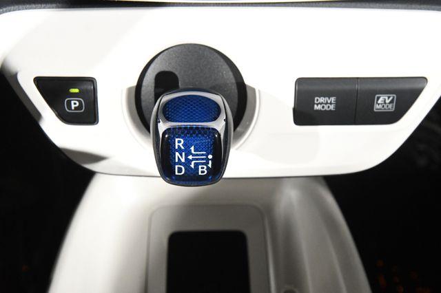 2016 Toyota Prius Four Touring w/ Leather / Nav/ photo