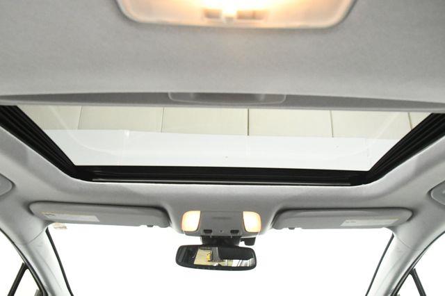 2016 Toyota Prius Four Touring w/ Leather / Nav/ photo