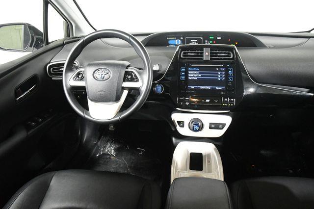 2016 Toyota Prius Four Touring w/ Leather / Nav/ photo