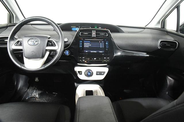2016 Toyota Prius Four Touring w/ Leather / Nav/ photo