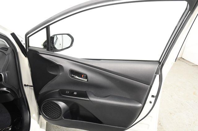 2016 Toyota Prius Four Touring w/ Leather / Nav/ photo