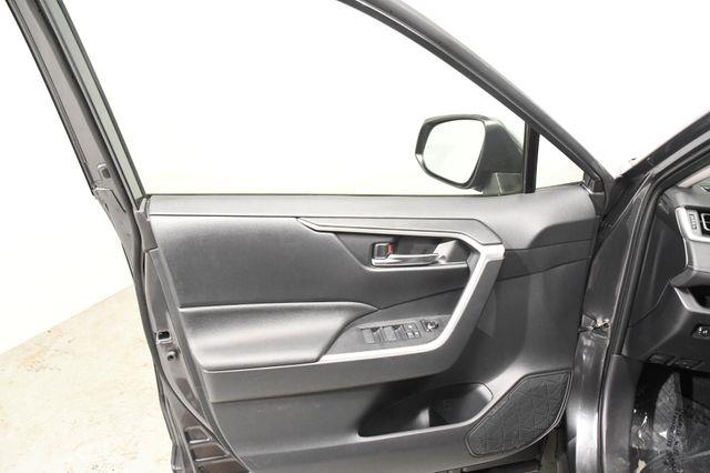 2019 Toyota RAV4 XLE photo