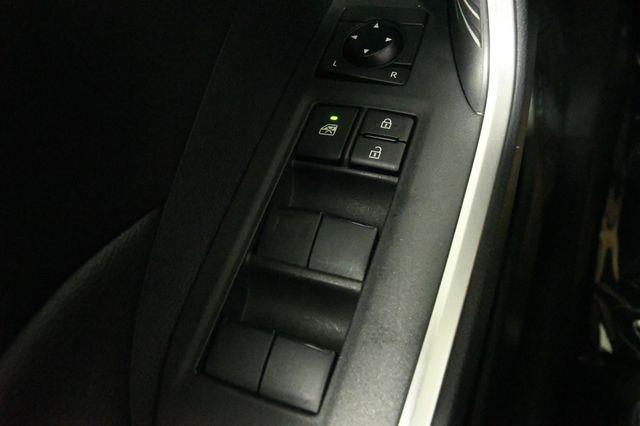 2019 Toyota RAV4 XLE photo