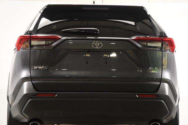 2019 Toyota RAV4 XLE photo