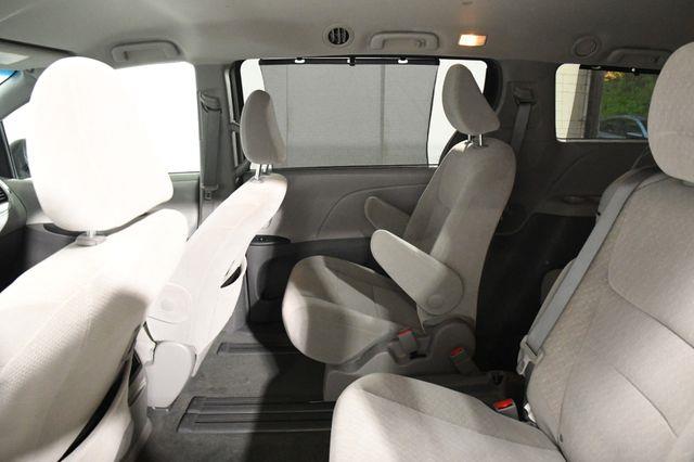 2017 Toyota Sienna LE Auto Access Seat photo