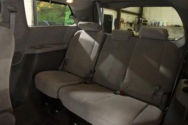 2017 Toyota Sienna LE Auto Access Seat photo