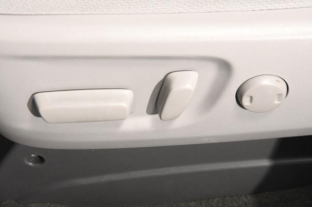 2017 Toyota Sienna LE Auto Access Seat photo