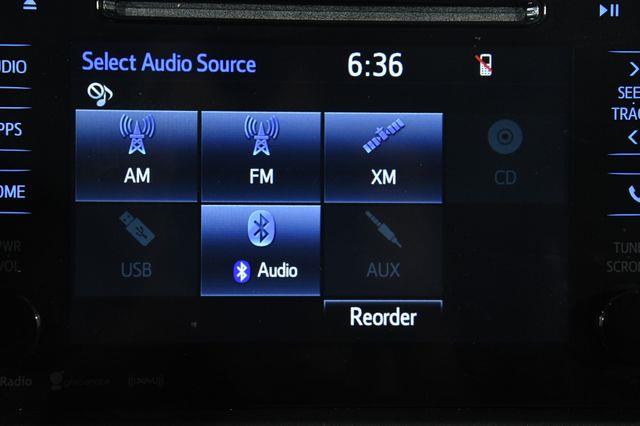 2017 Toyota Sienna LE Auto Access Seat photo