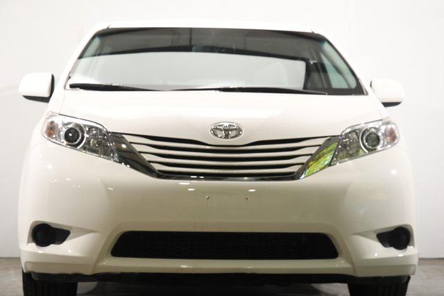 2017 Toyota Sienna LE Auto Access Seat photo