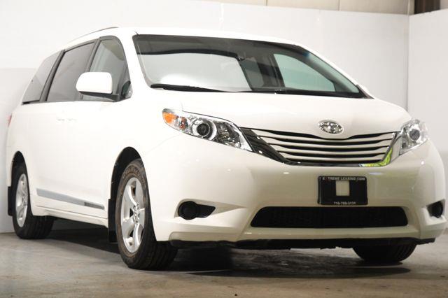 2017 Toyota Sienna LE Auto Access Seat photo