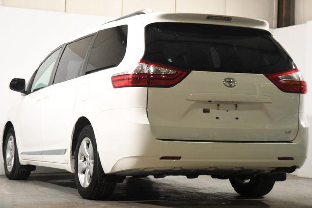 2017 Toyota Sienna LE Auto Access Seat photo