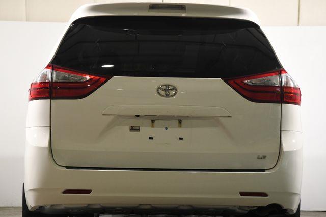 2017 Toyota Sienna LE Auto Access Seat photo
