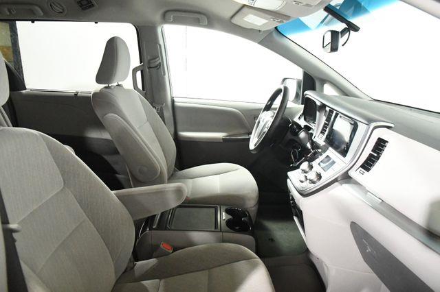2017 Toyota Sienna LE Auto Access Seat photo