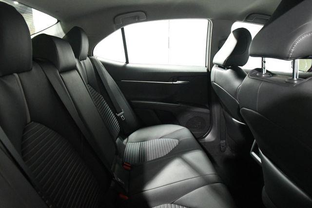 2018 Toyota Camry SE photo