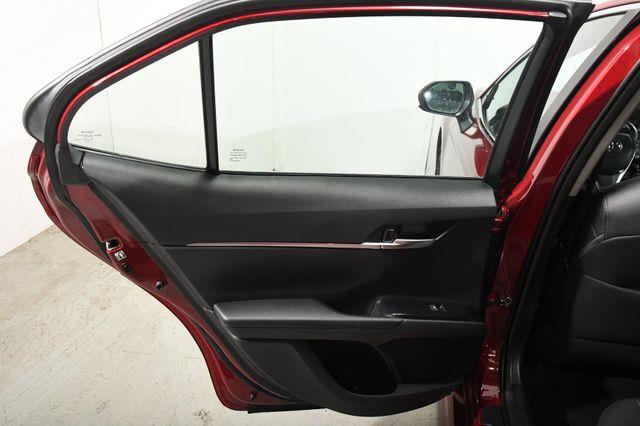 2018 Toyota Camry SE photo