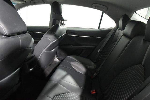2018 Toyota Camry SE photo