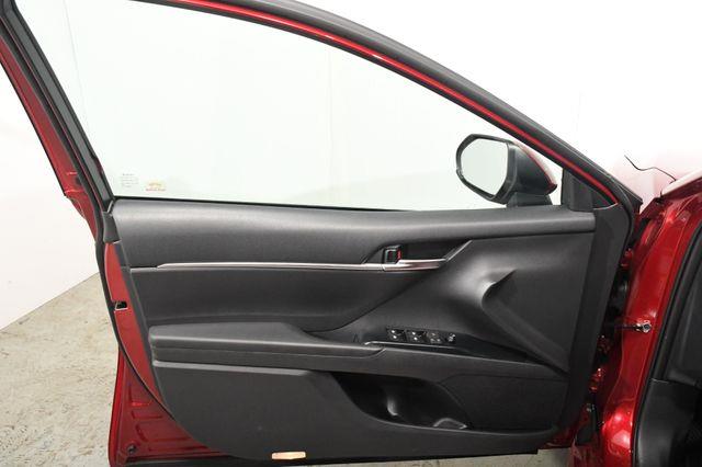 2018 Toyota Camry SE photo