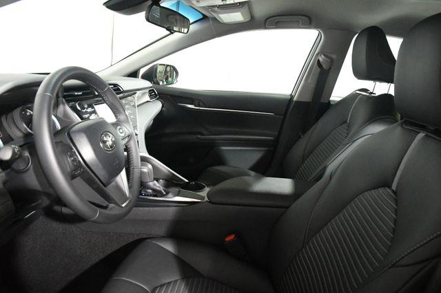 2018 Toyota Camry SE photo