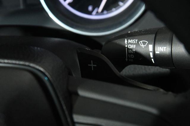 2018 Toyota Camry SE photo