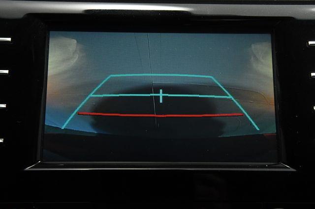 2018 Toyota Camry SE photo