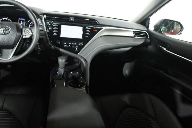 2018 Toyota Camry SE photo