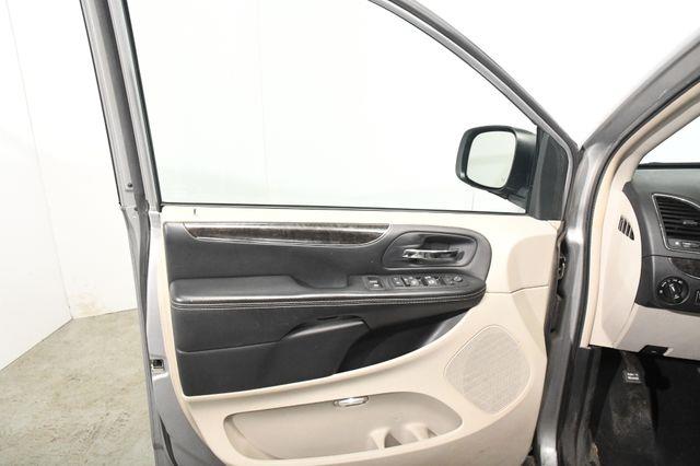 2014 Chrysler Town & Country Touring photo