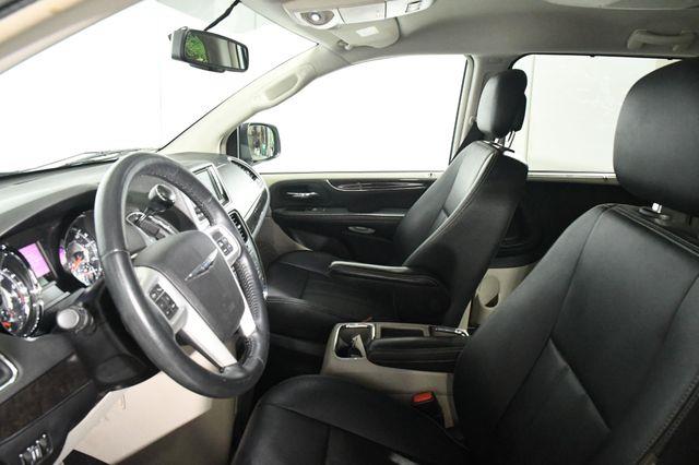 2014 Chrysler Town & Country Touring photo
