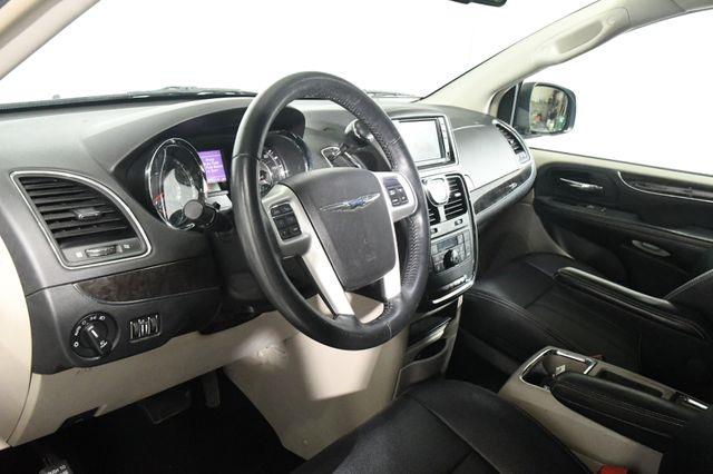2014 Chrysler Town & Country Touring photo