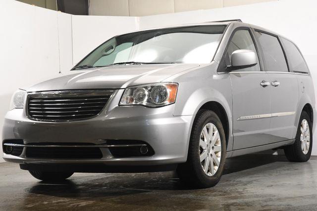 The 2014 Chrysler Town & Country Touring photos