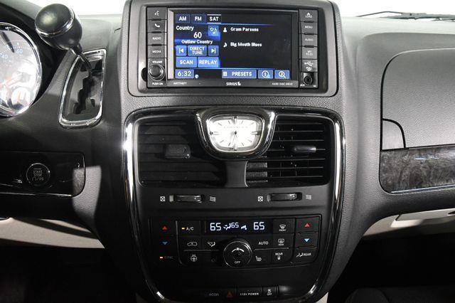 2014 Chrysler Town & Country Touring photo