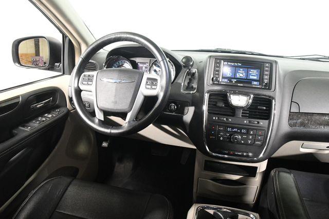 2014 Chrysler Town & Country Touring photo