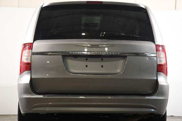 2014 Chrysler Town & Country Touring photo