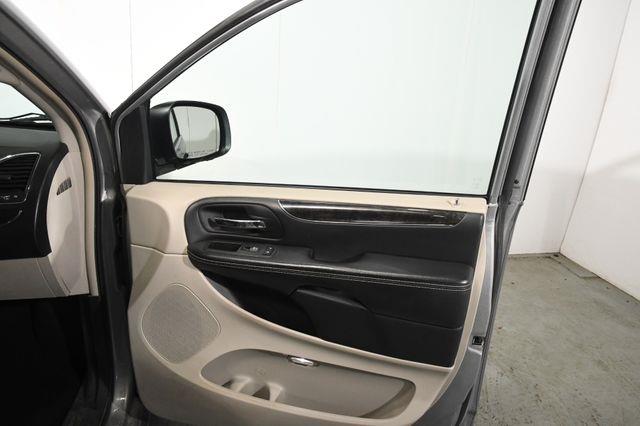 2014 Chrysler Town & Country Touring photo