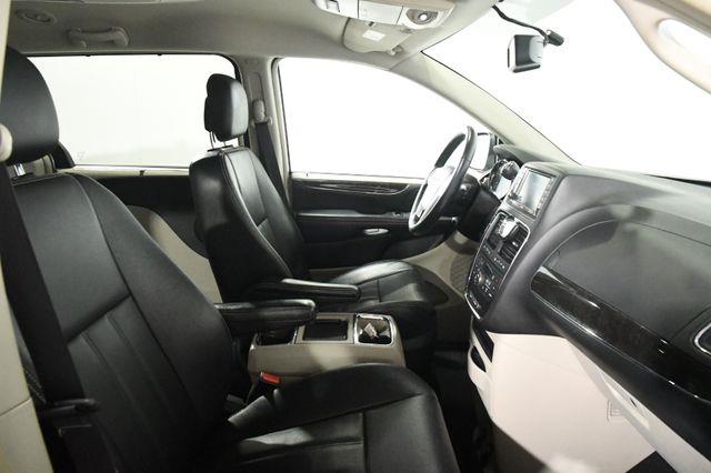 2014 Chrysler Town & Country Touring photo