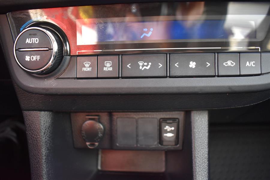 2016 Toyota Corolla 4dr Sdn Man S Plus (Natl) photo