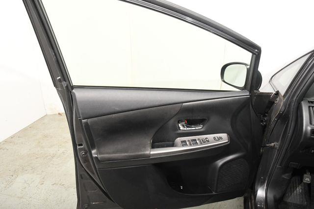 2017 Toyota Prius v Three photo