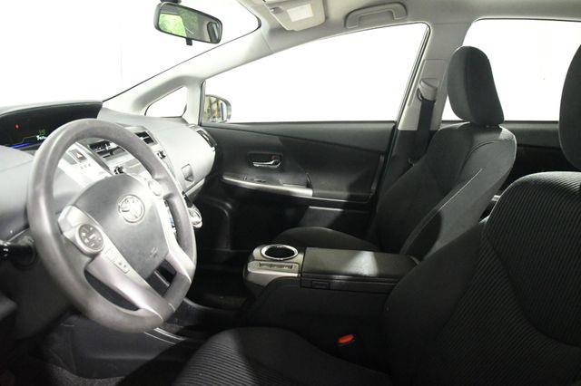 2017 Toyota Prius v Three photo