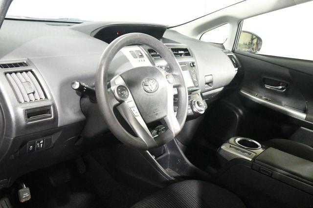 2017 Toyota Prius v Three photo