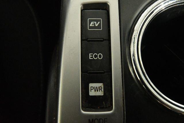 2017 Toyota Prius v Three photo