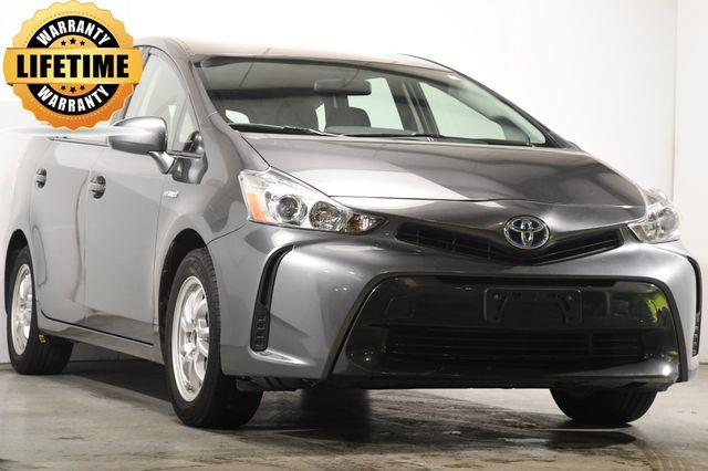 2017 Toyota Prius v Three photo