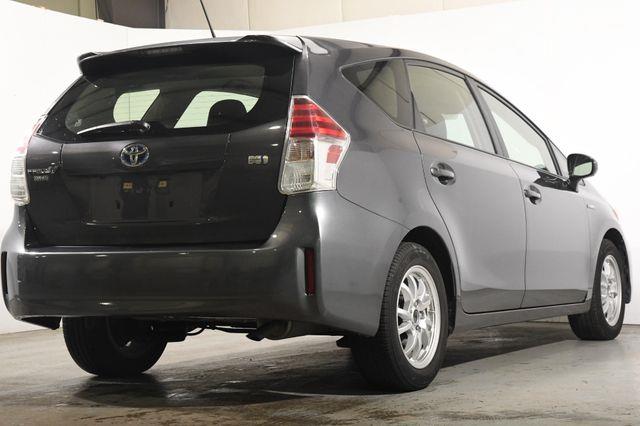 2017 Toyota Prius v Three photo