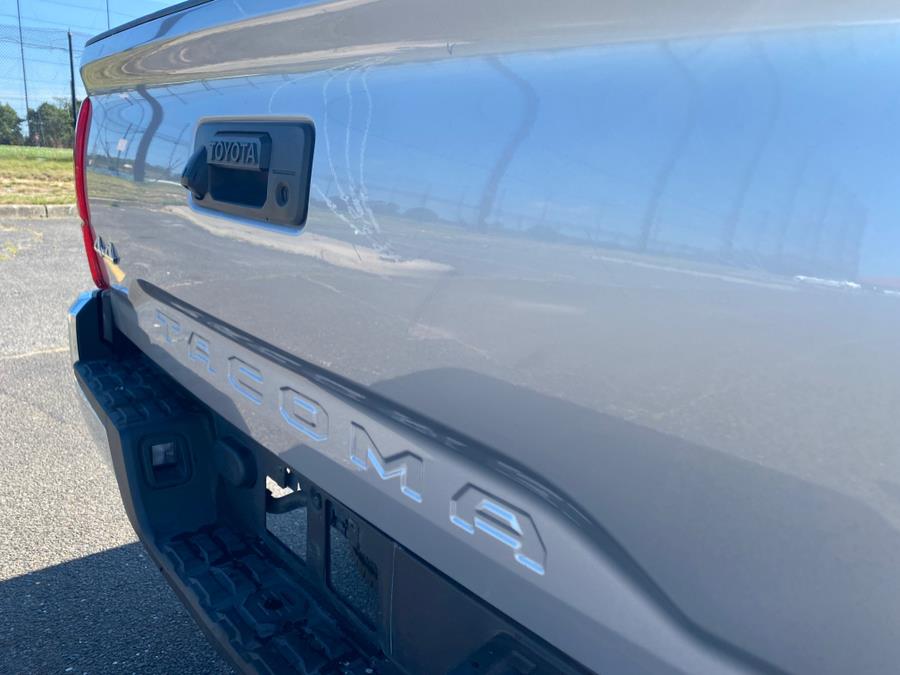 2016 Toyota Tacoma 4WD Access Cab I4 AT SR5 (Natl photo