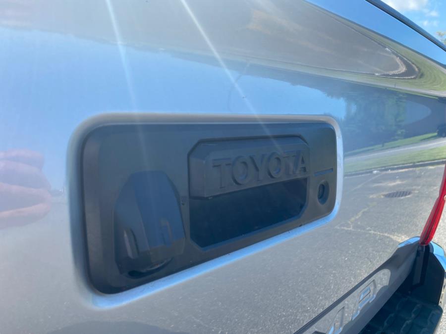 2016 Toyota Tacoma 4WD Access Cab I4 AT SR5 (Natl photo