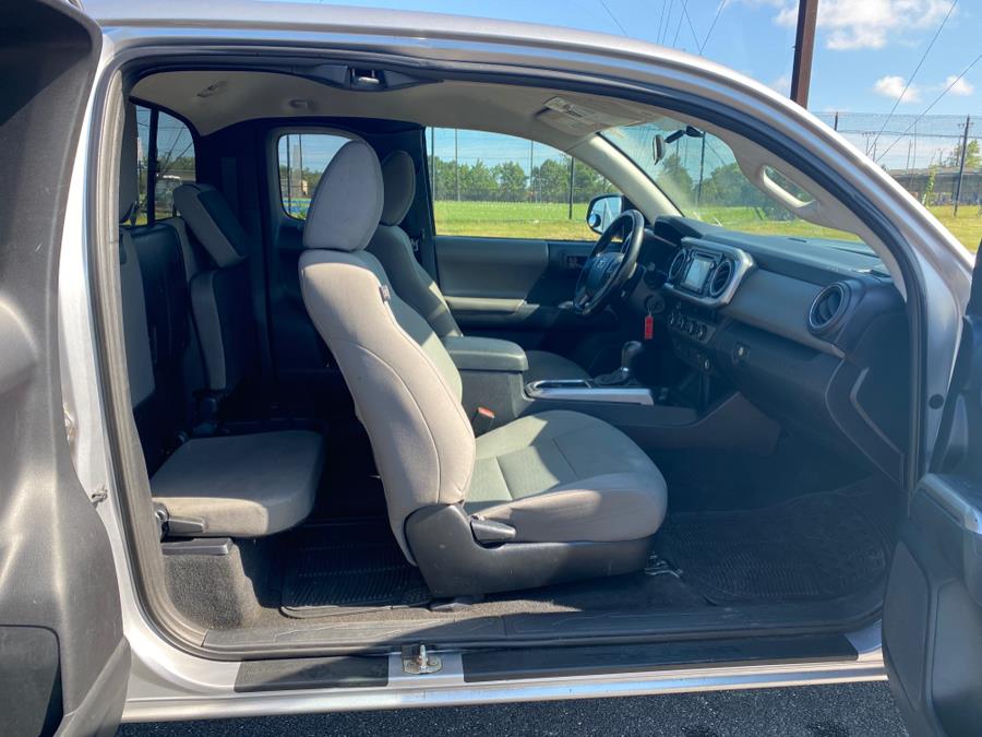 2016 Toyota Tacoma 4WD Access Cab I4 AT SR5 (Natl photo
