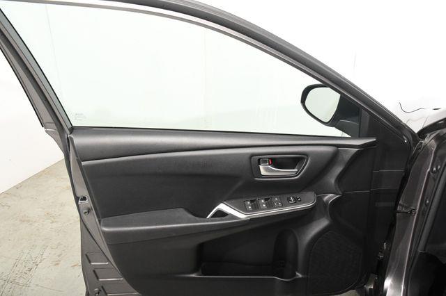 2017 Toyota Camry SE w/ Sunroof photo