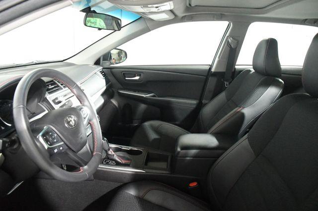 2017 Toyota Camry SE w/ Sunroof photo
