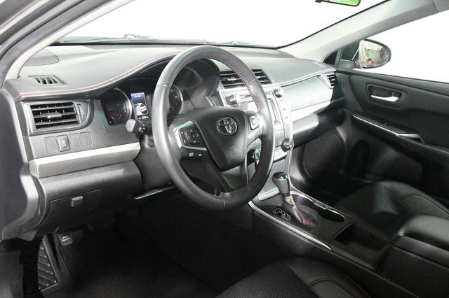 2017 Toyota Camry SE w/ Sunroof photo